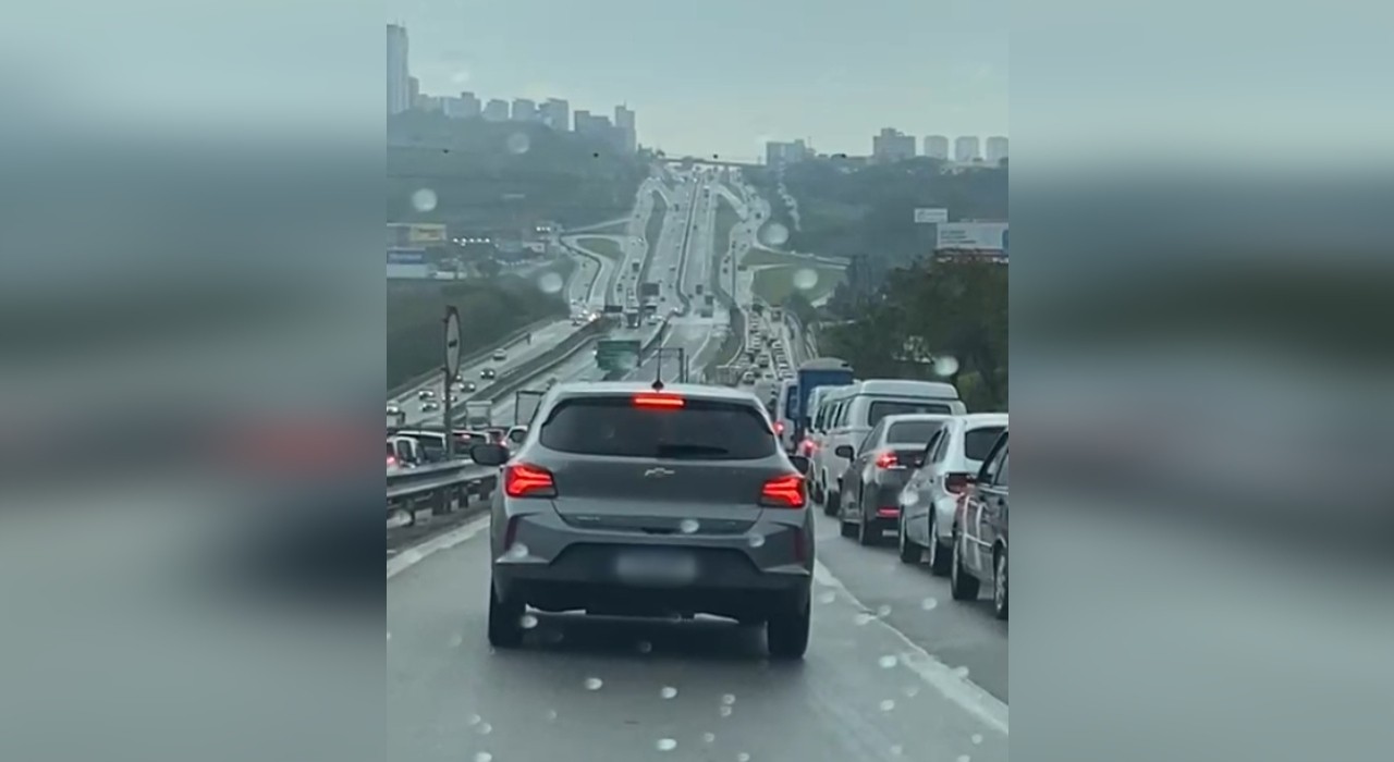 Acidente interdita rodovia Raposo Tavares em Sorocaba