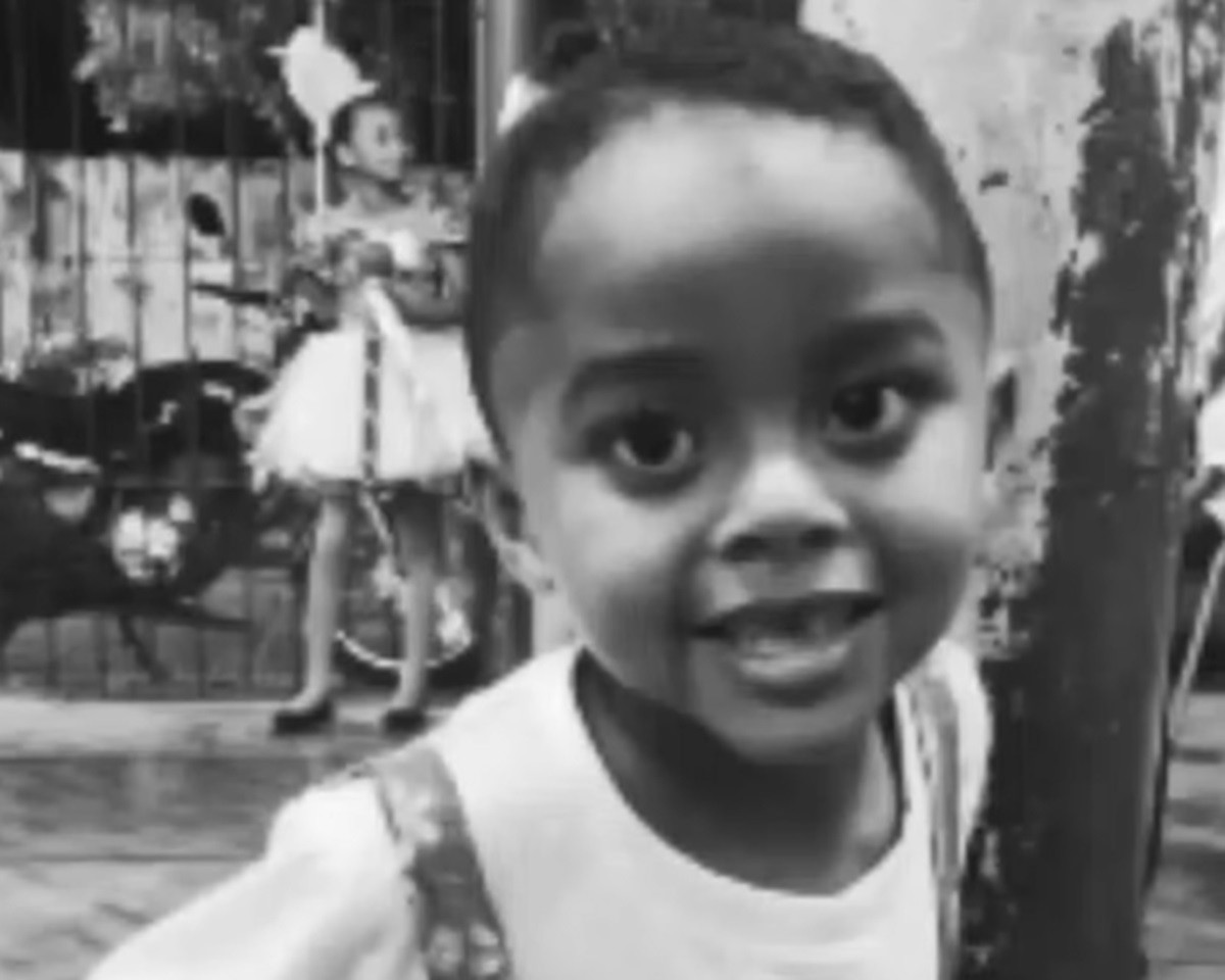 Menino de 4 anos morre afogado ao cair em cisterna; polícia investiga