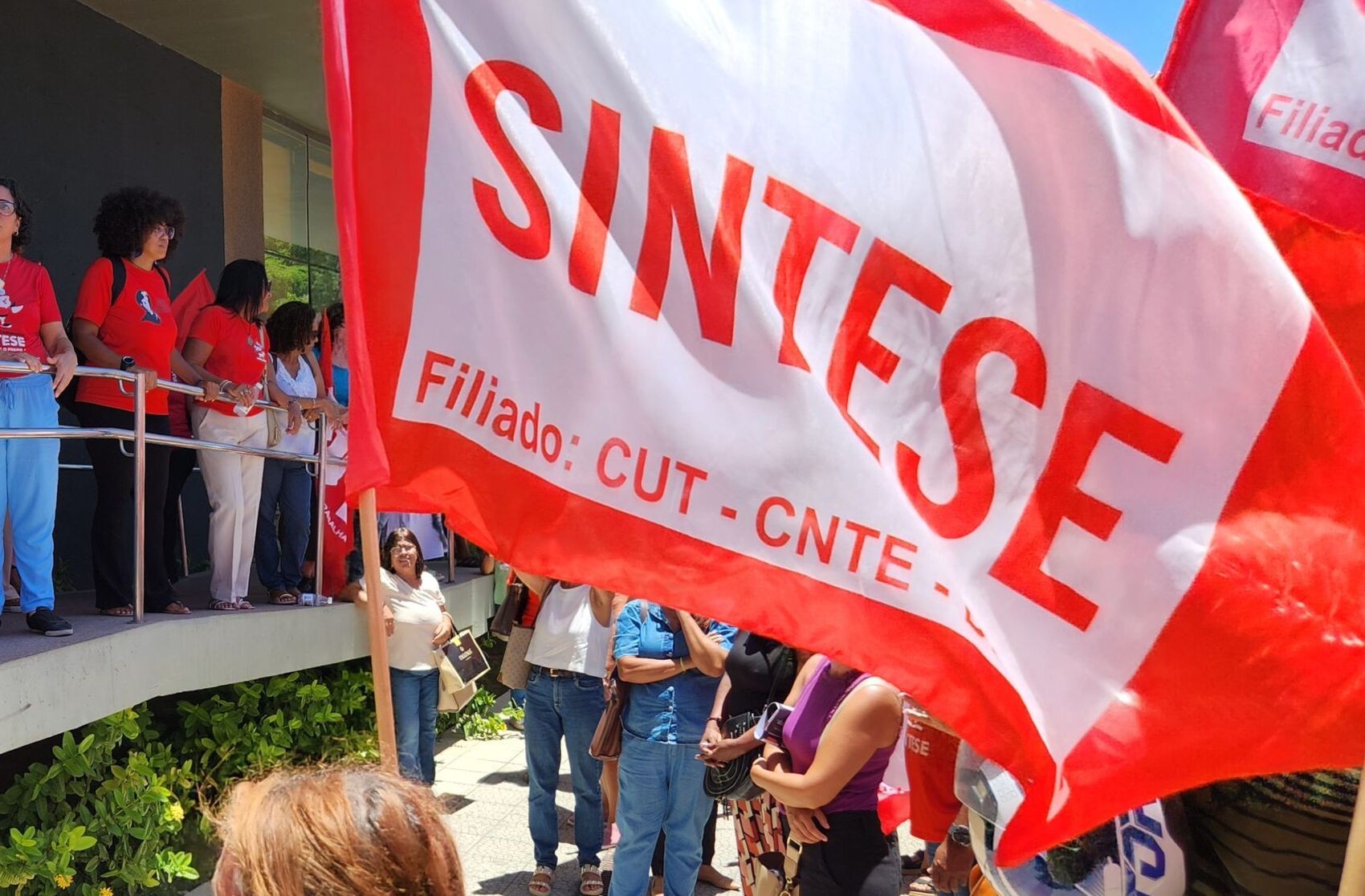 Professores da rede pública de Sergipe entram em greve por tempo indeterminado