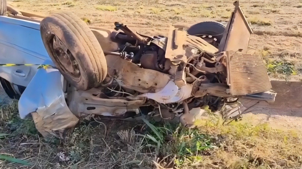 Carro capota e acidente deixa motorista morto e passageiro ferido na BR-364 em MT