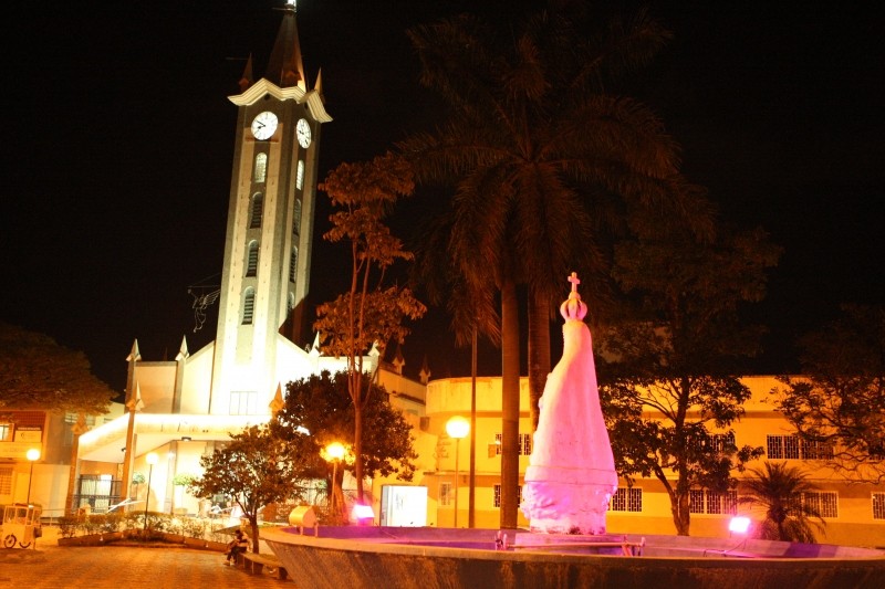 Feriado de Nossa Senhora Aparecida tem extensa programação religiosa e festiva na região