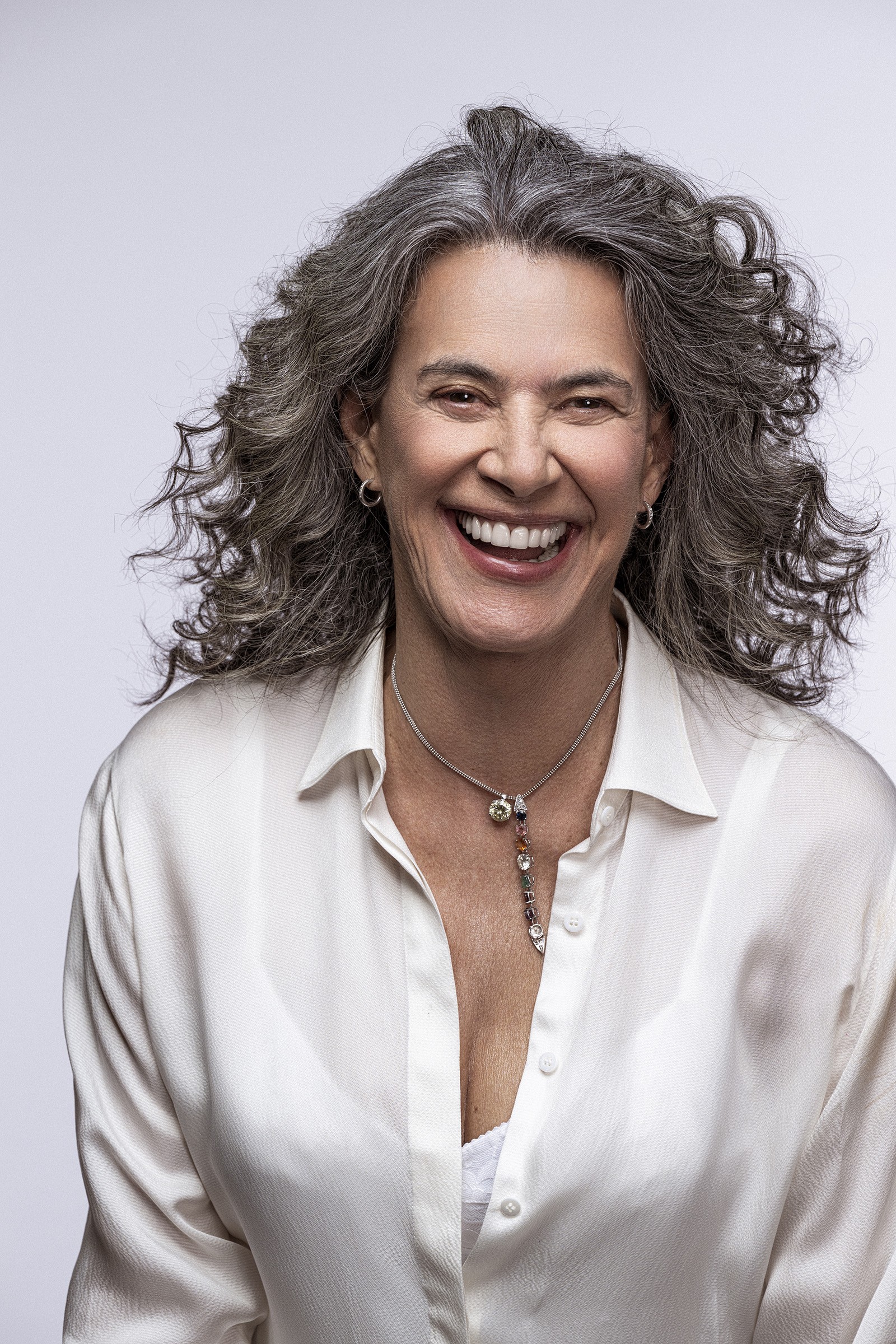 Simone busca renovação em show que estreará em agosto com arranjos e direção musical de Ana Frango Elétrico