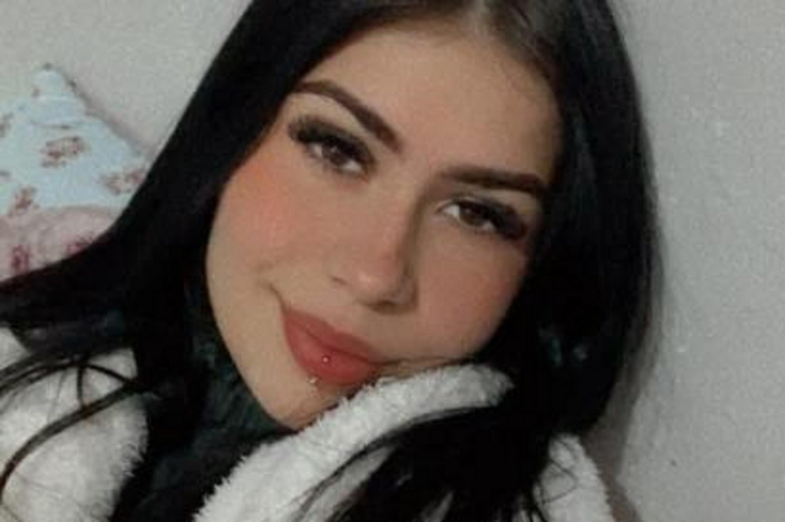 Corpo de jovem de 19 anos que morreu após namorado bater carro durante discussão é velado no RS