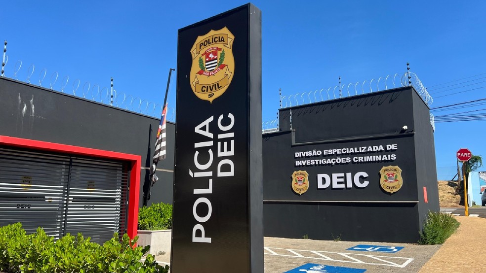 1 de 2
Jovem de 19 anos, identificado como Vitor Hugo Toledo Arruda, foi morto a tiros na noite de s&aacute;bado (15) &mdash; Foto: Guilherme Leal/g1