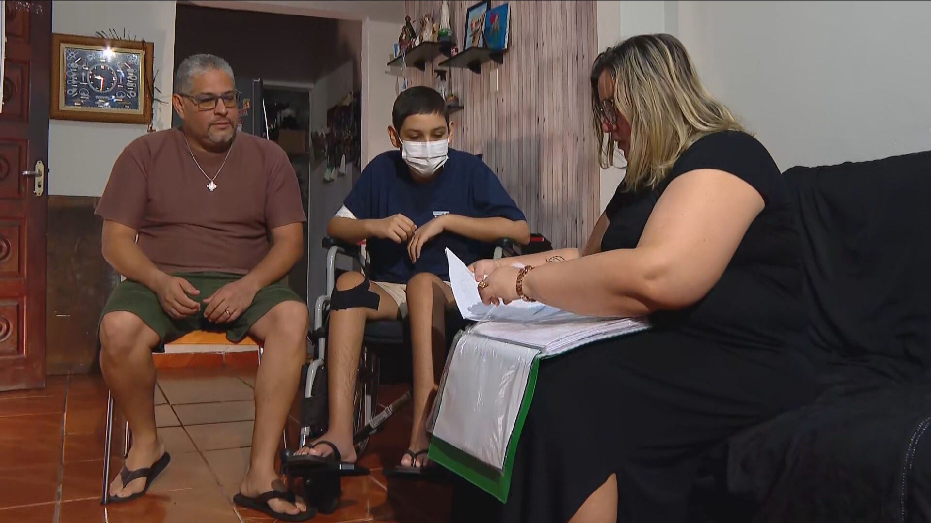 Menino de 13 anos com leucemia aguarda transplante de medula desde junho no RJ