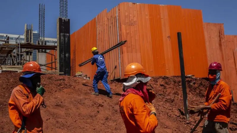 Brasil do 'pleno emprego' vê economia desacelerar: por que isso é considerado positivo por alguns economistas