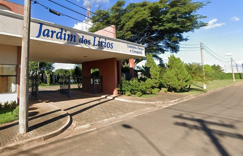 Kratos Douglas, de 11 anos, foi sepultado no Cemitério Jardim dos Lírios — Foto: Google Street View/Reprodução