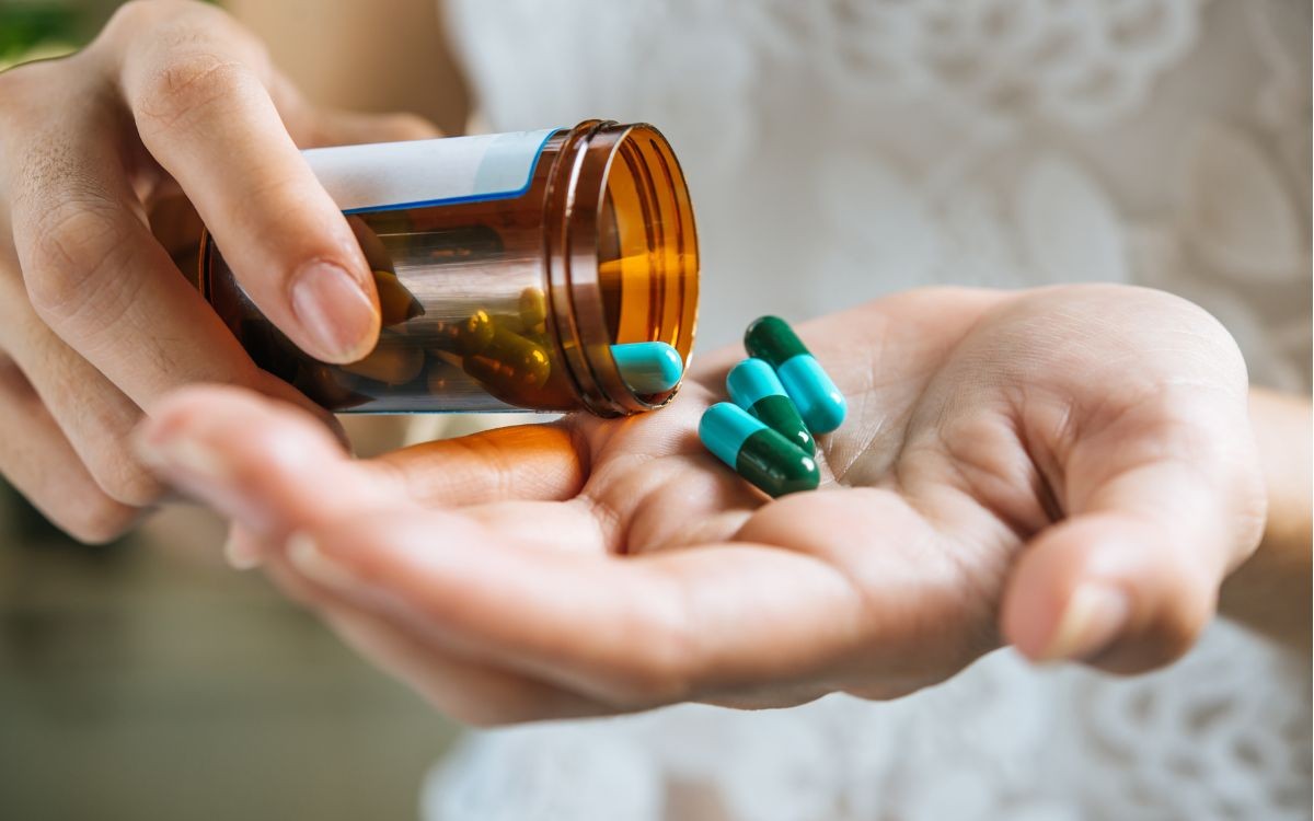 Automedicação dificulta diagnóstico de doenças mais graves, diz especialista