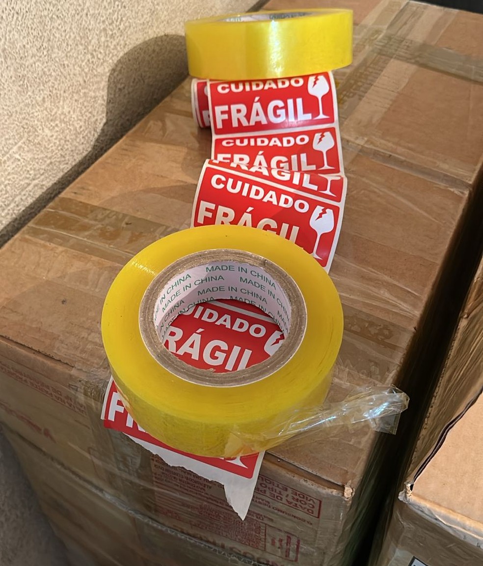 Meterial usado para falsificar bebidas alcoólicas foi apreendido pela Polícia Civil — Foto: Divulgação/Polícia Civil