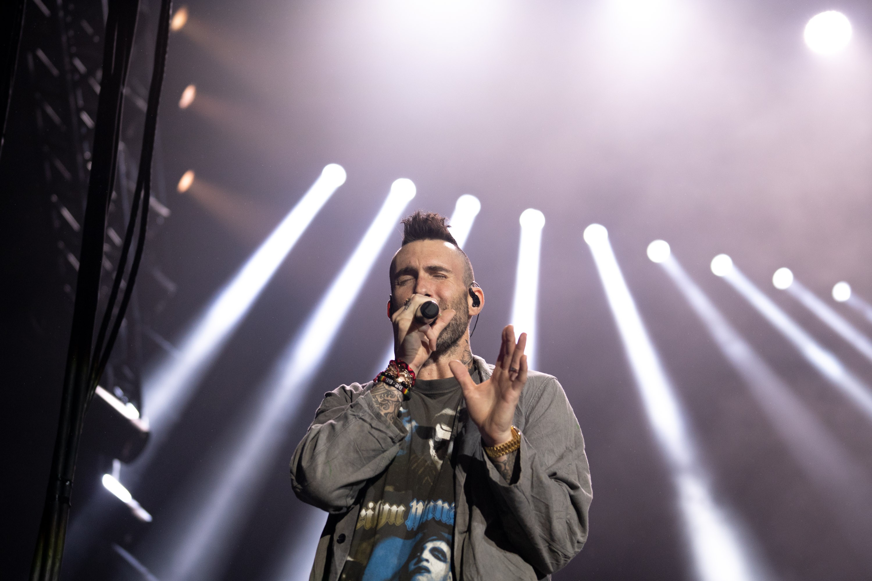 Bud aposta em Maroon 5 gratuito para cativar clientes; saiba por quê