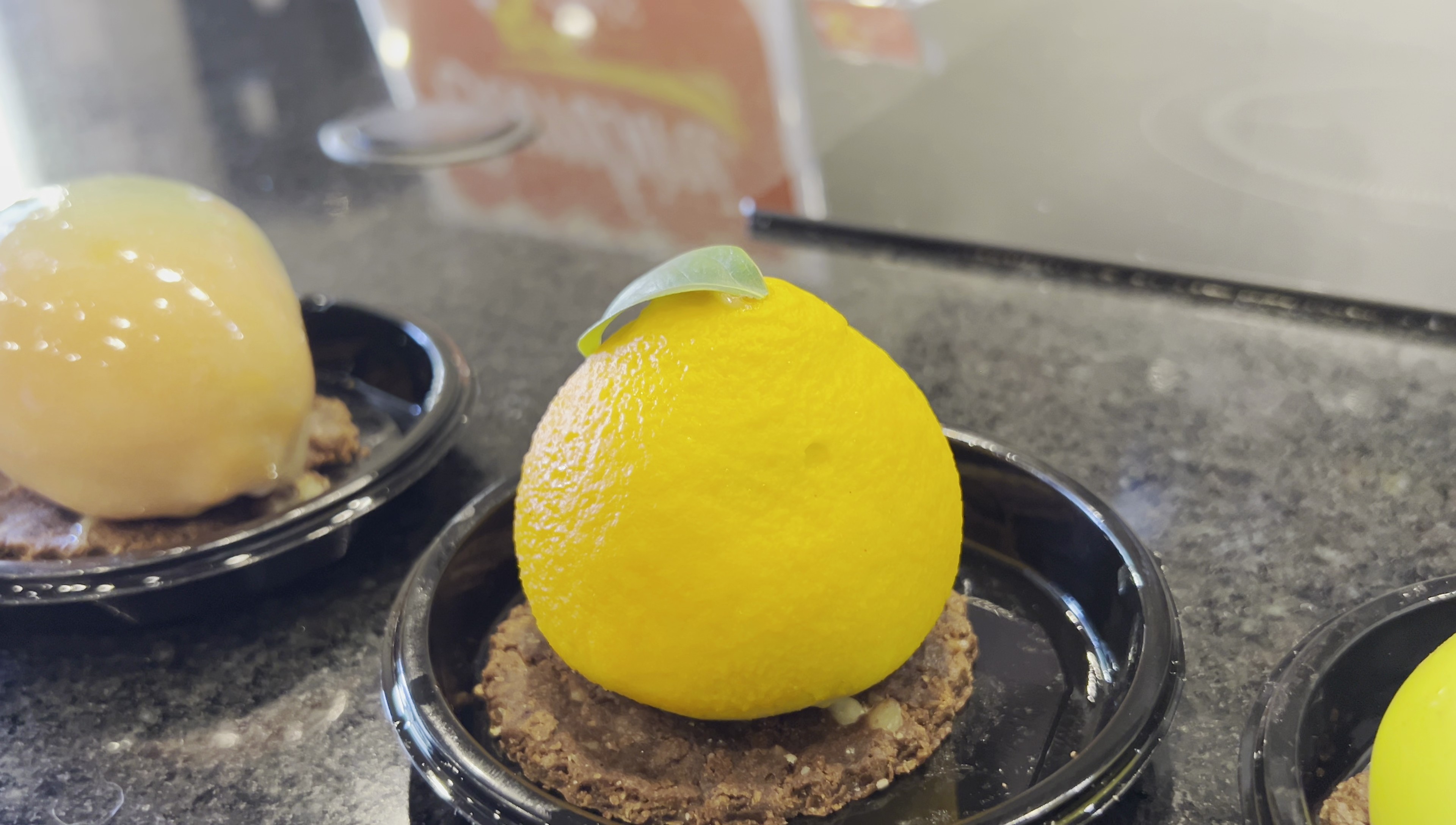 É fruta? Na onda de chef francês influencer, confeitarias apostam em doces hiper-realistas