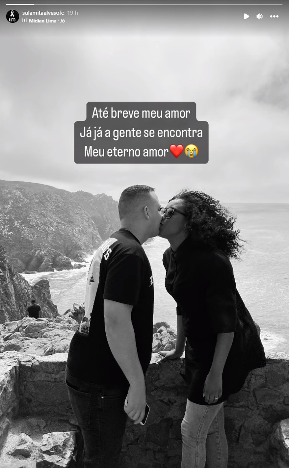 Cantora gospel postou mensagem de despedida do marido que se afogou após salvá-la — Foto: Reprodução/ Redes Sociais
