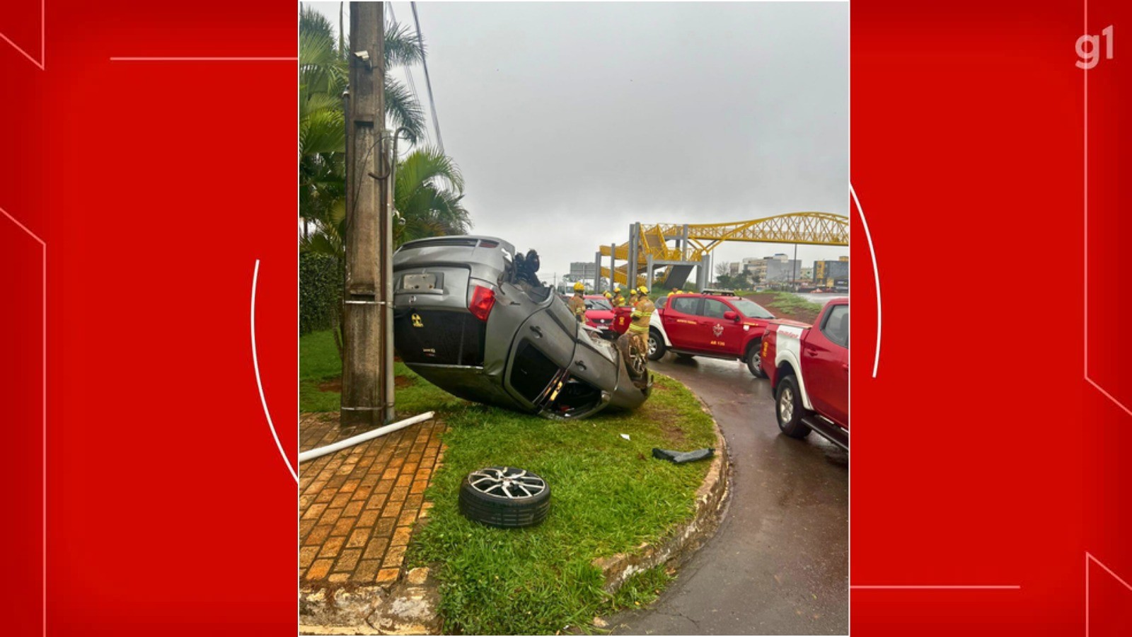 VÍDEO: carro se envolve em acidente com ônibus, bate em poste e capota no DF