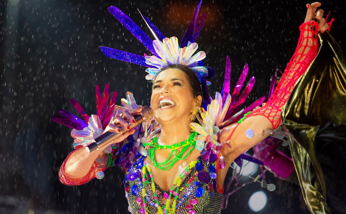 Carnaval de Daniela Mercury ganha calor em disco ao vivo sem atenuar irregularidade do repertório da artista