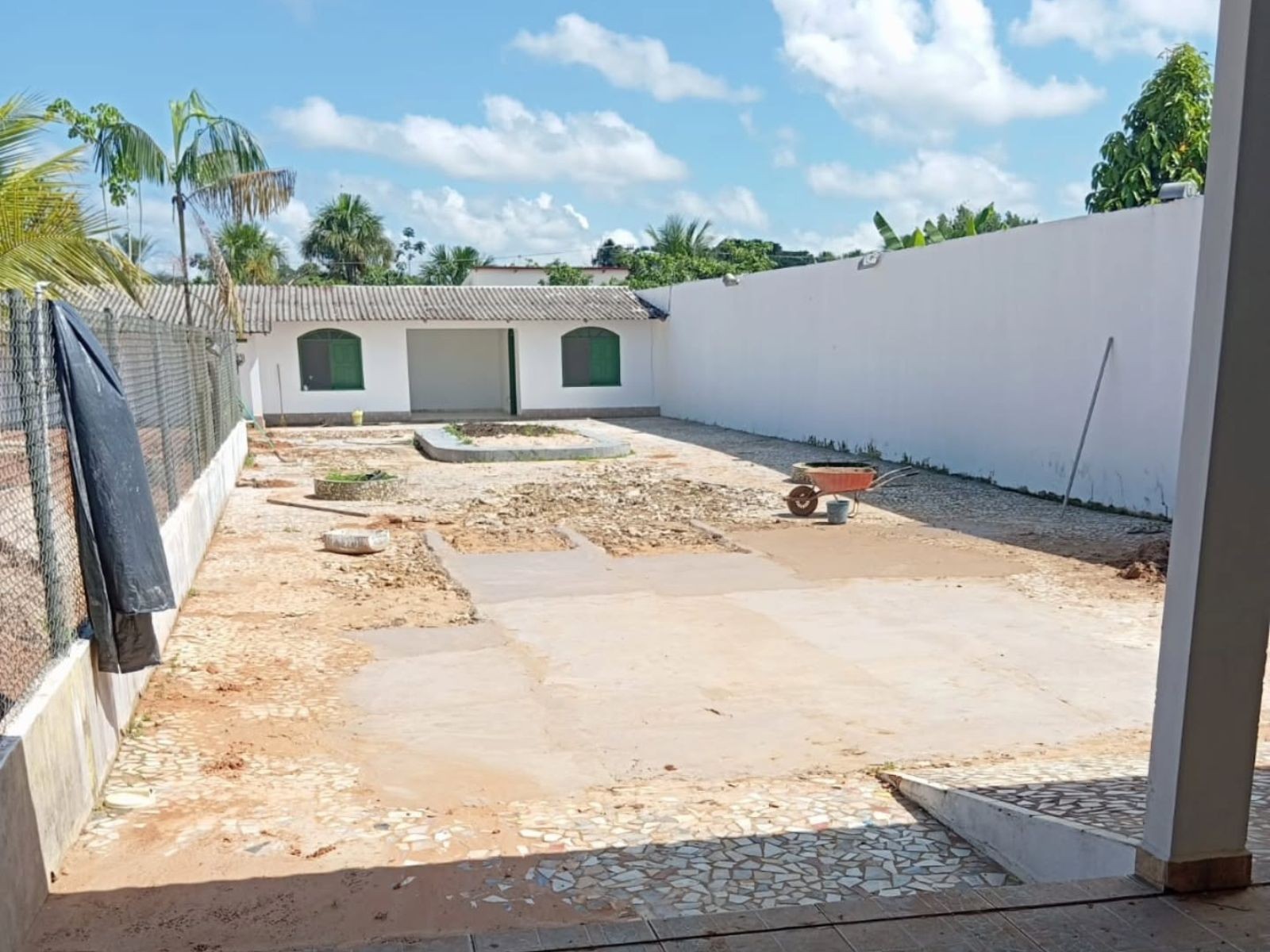'Achava normal', diz enfermeiro flagrado trabalhando como pedreiro em obra de unidade de saúde no AC