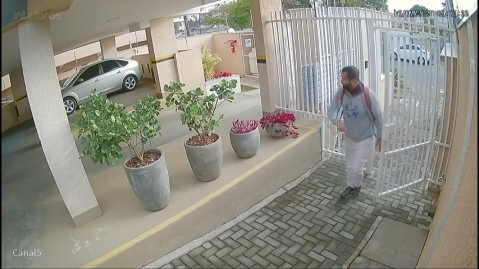 Cárcere de mãe e filha na Grande Curitiba: vídeo mostra momento em que suspeito entrou no prédio das vítimas