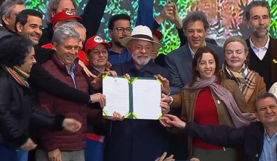 Presidente Lula cria novo assentamento no Paraná para 450 famílias rurais que ocupavam área de 10 mil hectares há 20 anos