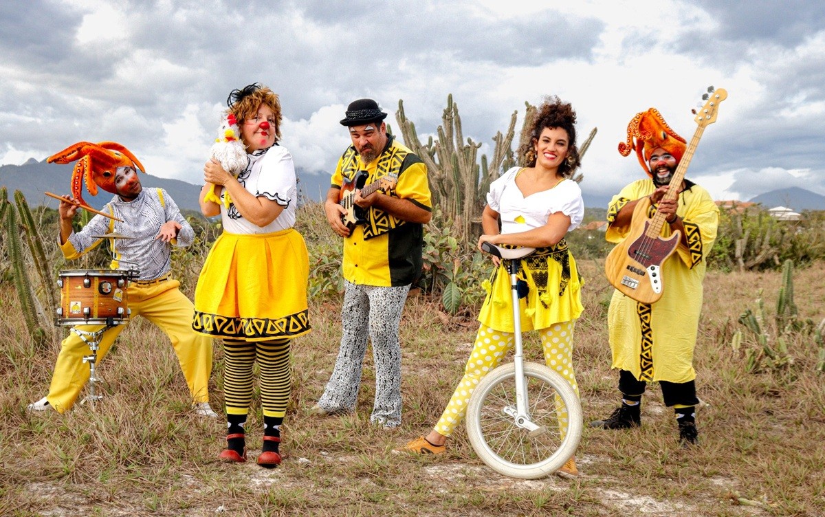 Espetáculo infantil 'Riante' mistura circo, música e idiomas em apresentação no Sesc Teresópolis