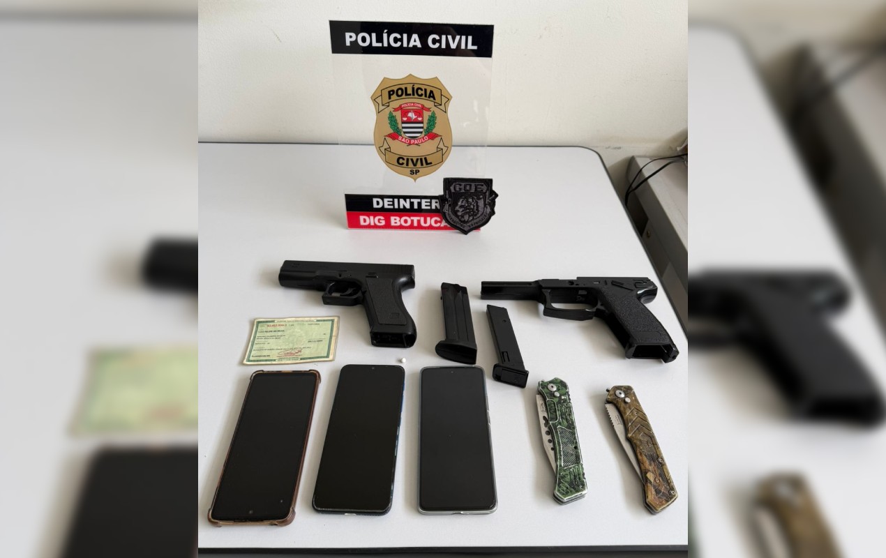 Polícia apreende simulacros e canivetes na casa de adolescente suspeito de planejar atos violentos em SP
