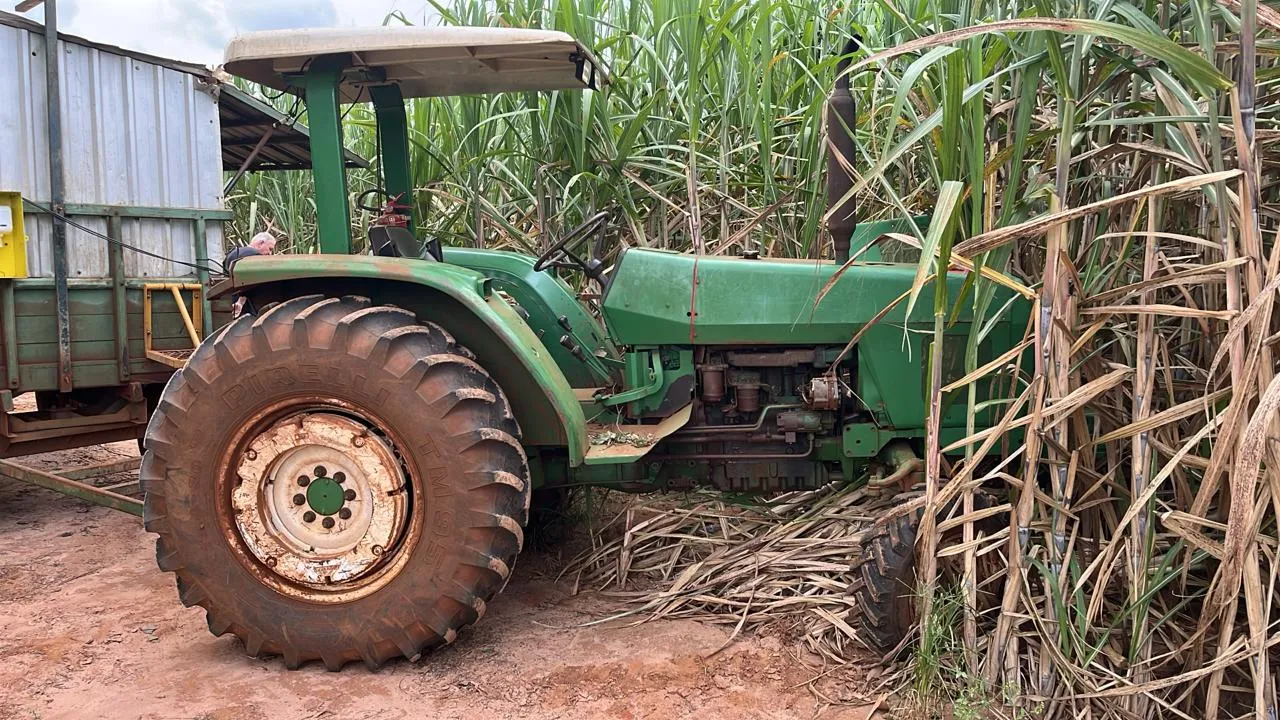 Trator roubado por criminosos armados em propriedade rural de Avaré é encontrado em Pratânia