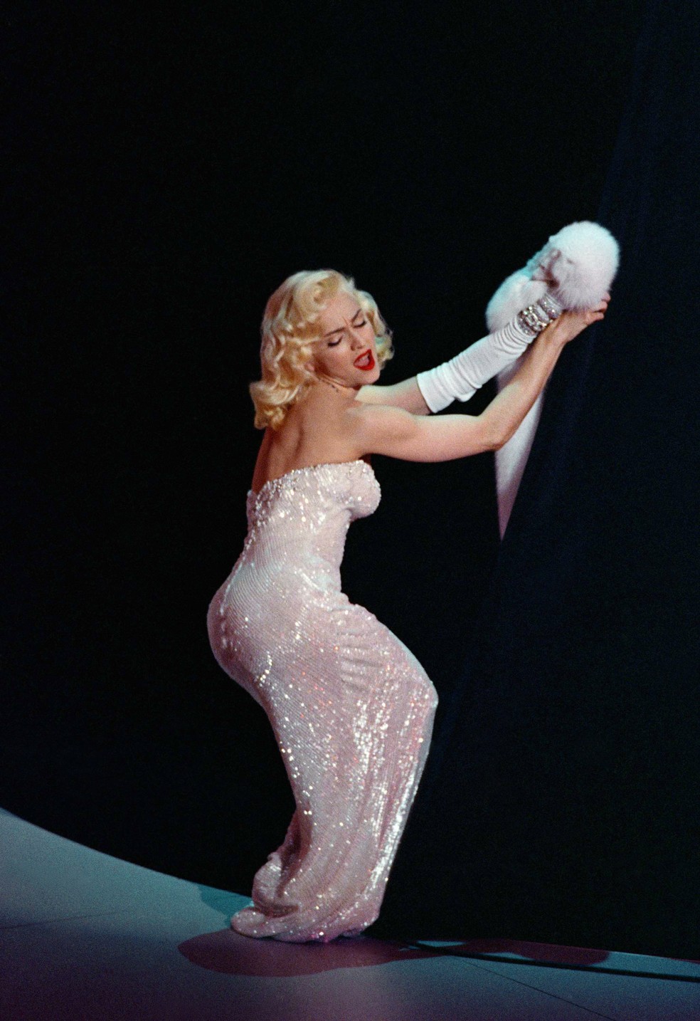 Madonna performa “Sooner or Later (I Always Get My Man)”, em 1991 — Foto: Reed Saxon/AP