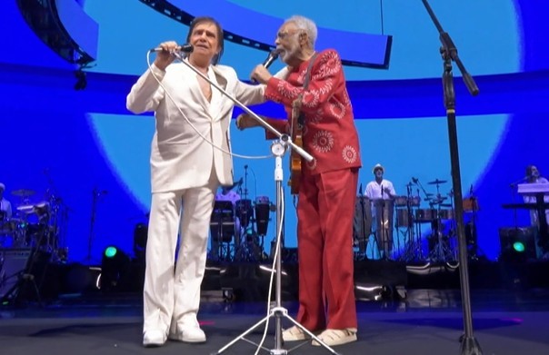 Gilberto Gil faz homenagem a Preta Gil e canta com Roberto Carlos em último show em SP