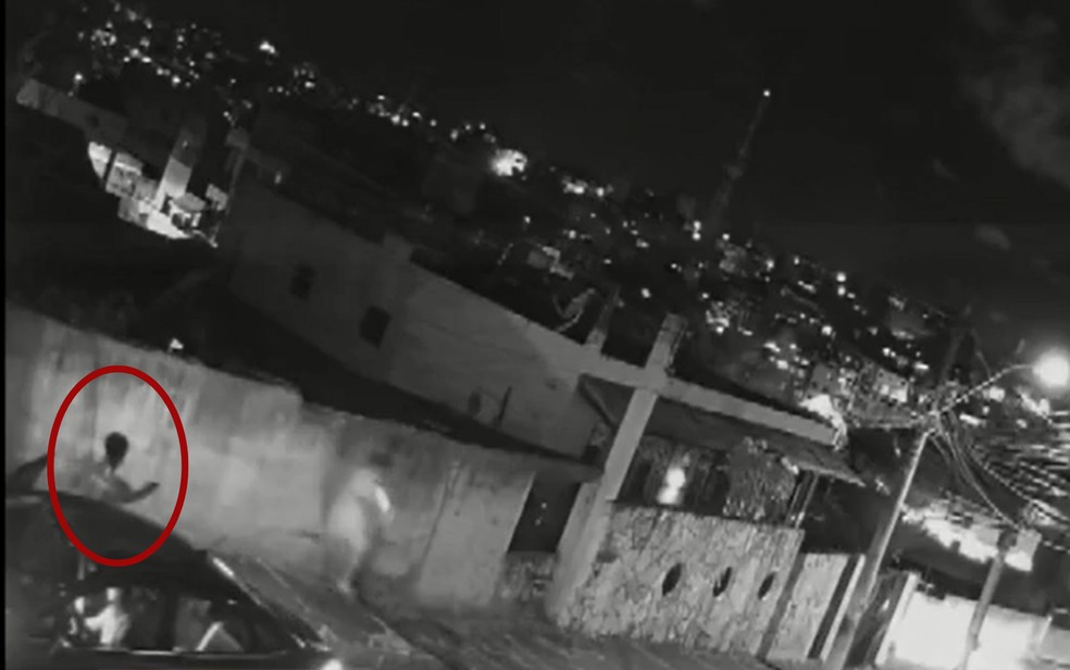 Suspeito atirou contra adolescente durante tentativa de assalto — Foto: Reprodução TV Bahia