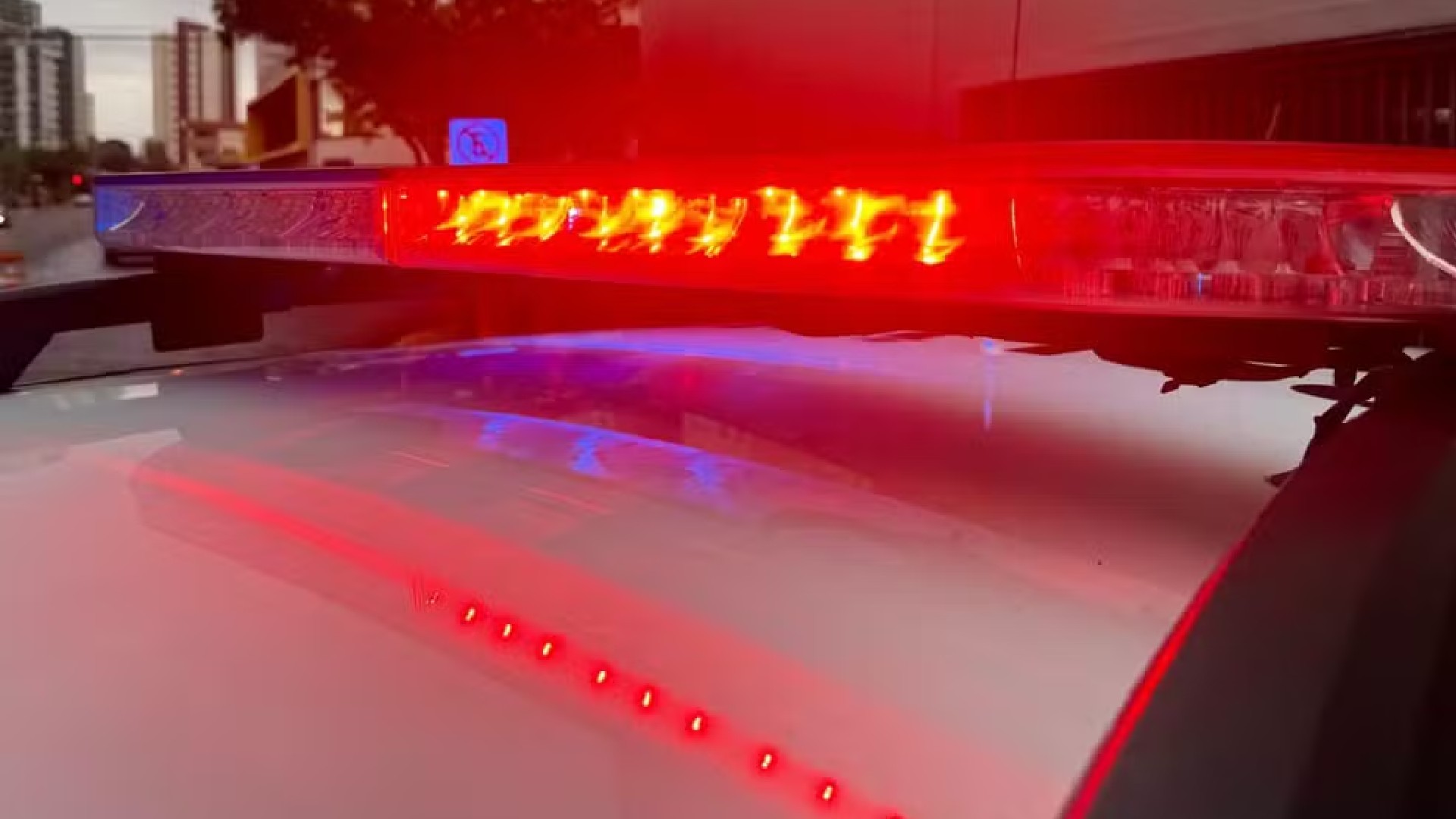 Motociclista fica gravemente ferido após perder controle da moto e cair em ribanceira no interior de SP