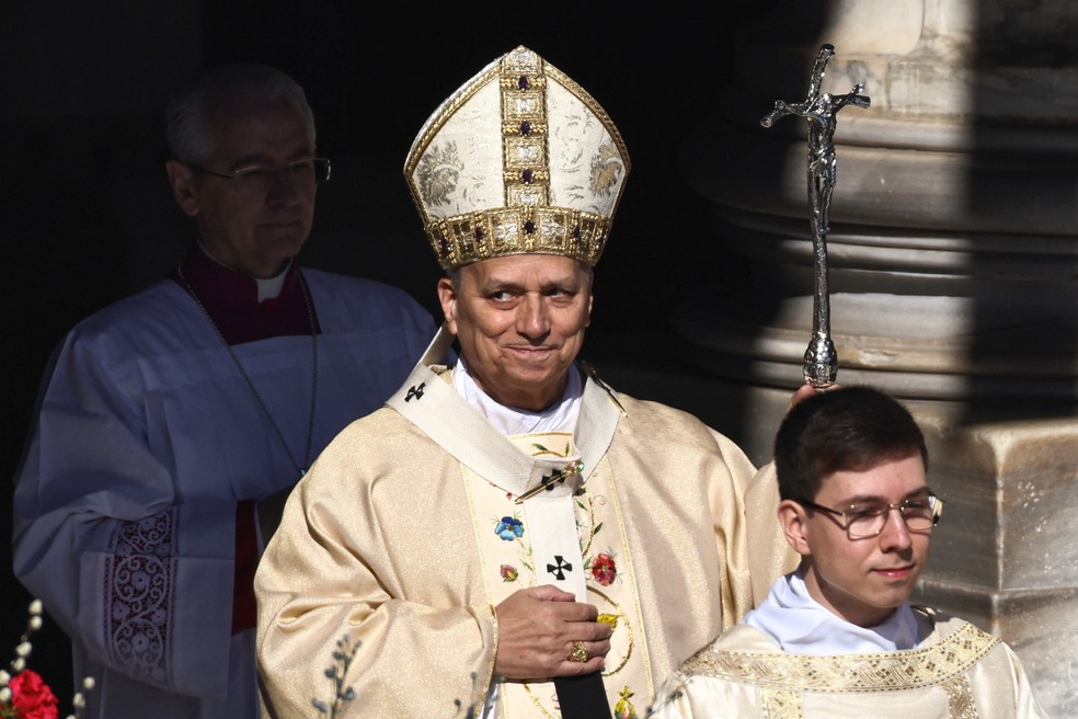 Papa Leão XIV em chegada para celebrar missa de Páscoa na Praça de São Pedro, no Vaticano, em 5 de abril de 2026. — Foto: REUTERS/Matteo Minnella