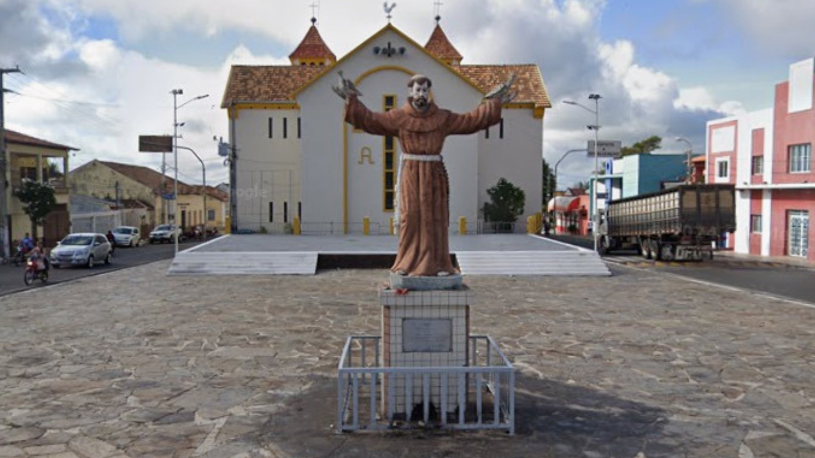 Estátua de São Francisco em frente a igreja se torna impasse entre paróquia e MP às vésperas de festejo no PI