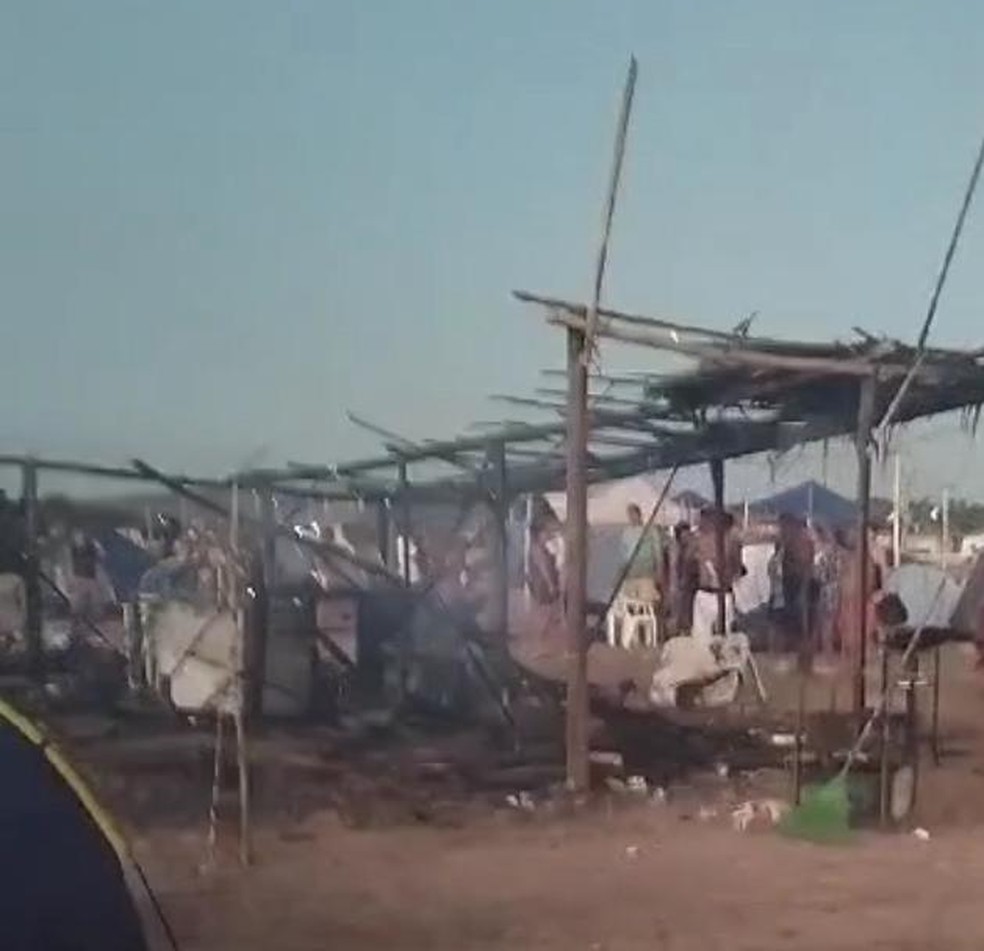 Barraco ficou destruído na Praia de Araguanã  Foto: Divulgação