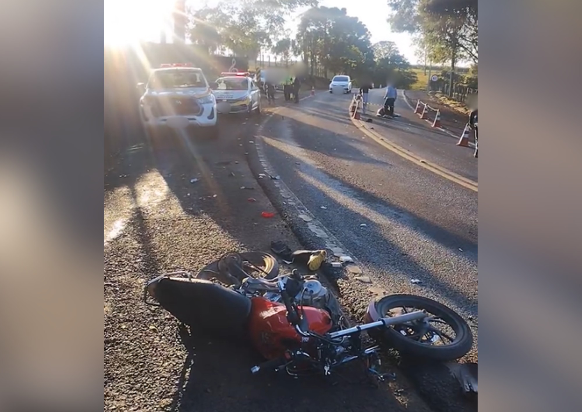 Motociclista fica ferido em acidente com viatura do DER na SP-141 em Cesário Lange