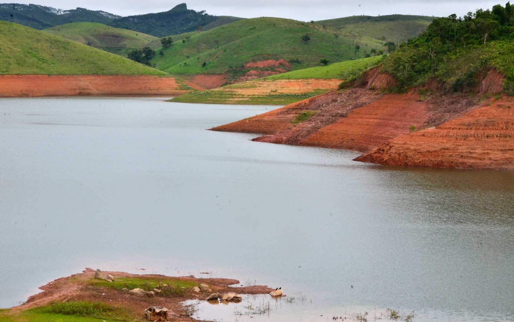 Bombeiros entram no 4º dia de buscas por jovem que desapareceu na represa do Jaguari, em Jacareí