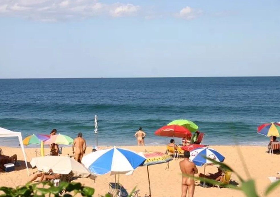 Praia do Pinho é considerada a primeira de naturismo do Brasil — Foto: Praia do Pinho/Divulgação