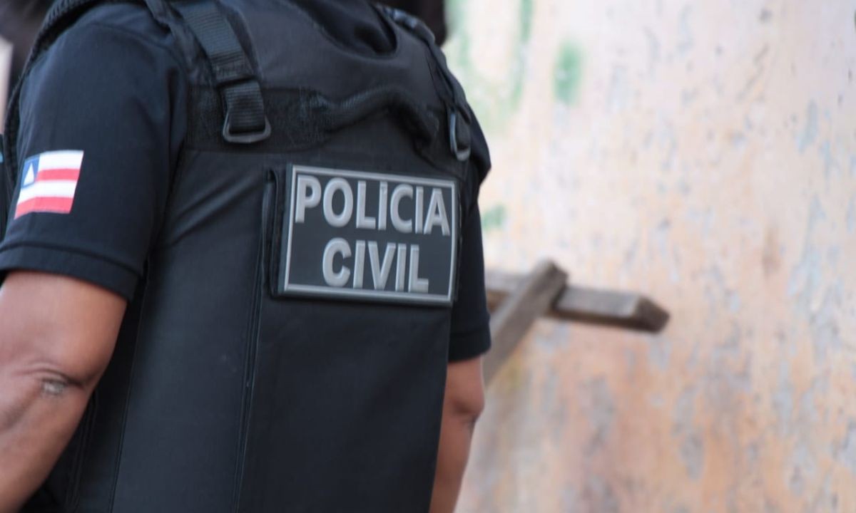 Mulher é presa suspeita de participar da morte do irmão no extremo sul da Bahia
