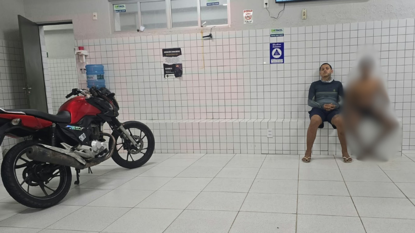 Homem é morto a tiros e tem moto roubada no litoral do PI; dupla é conduzida à delegacia