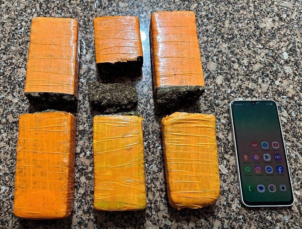 Homem é flagrado transportando maconha e acaba preso por tráfico de droga na Rodovia Raposo Tavares, em Santo Anastácio