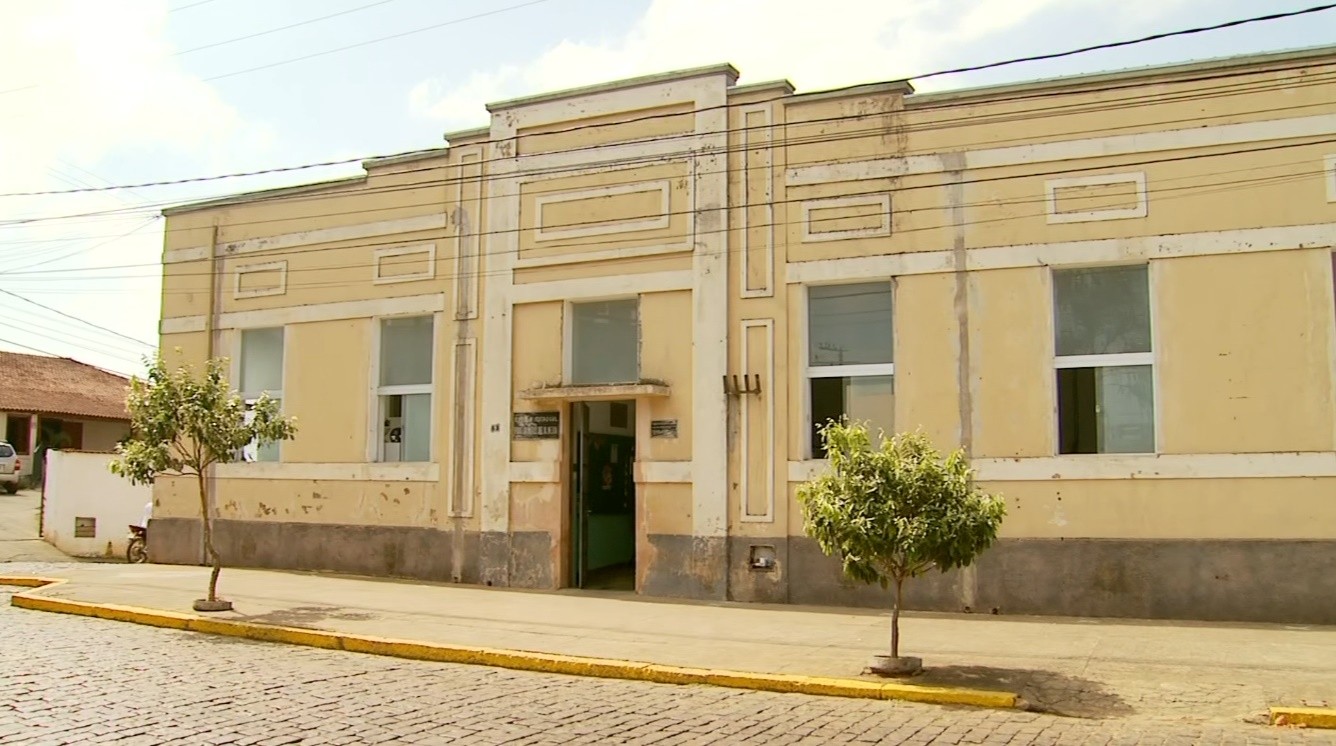 MP vê indícios de crimes no caso de professora investigada em MG por falas racistas em sala de aula 