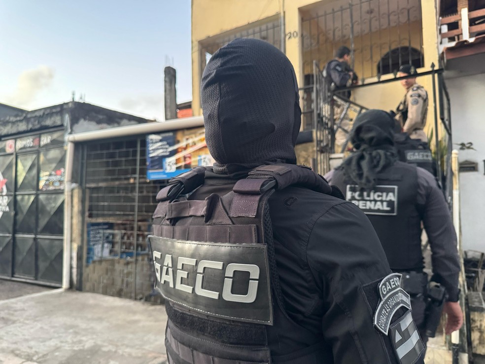 Policial penal é afastado após operação que investiga cobranças de dinheiro para presos passarem períodos fora do presídio em Salvador — Foto: Hildazio Santana/Seap