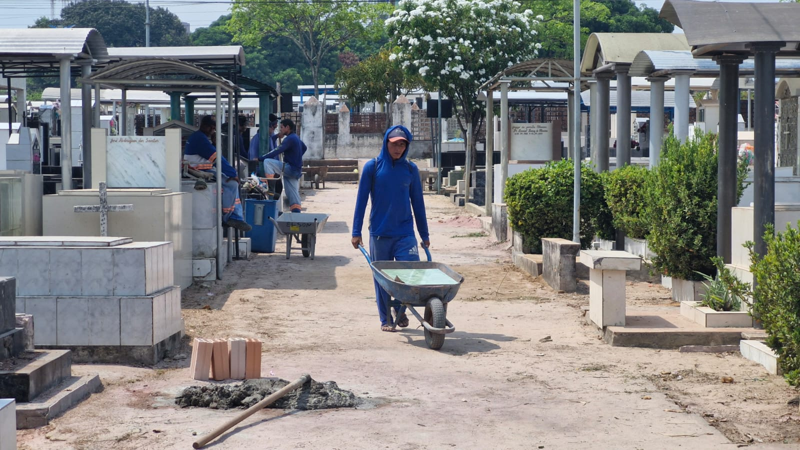 Movimentação intensa nos cemitérios de Santarém antes do Dia de Finados, mas segurança preocupa