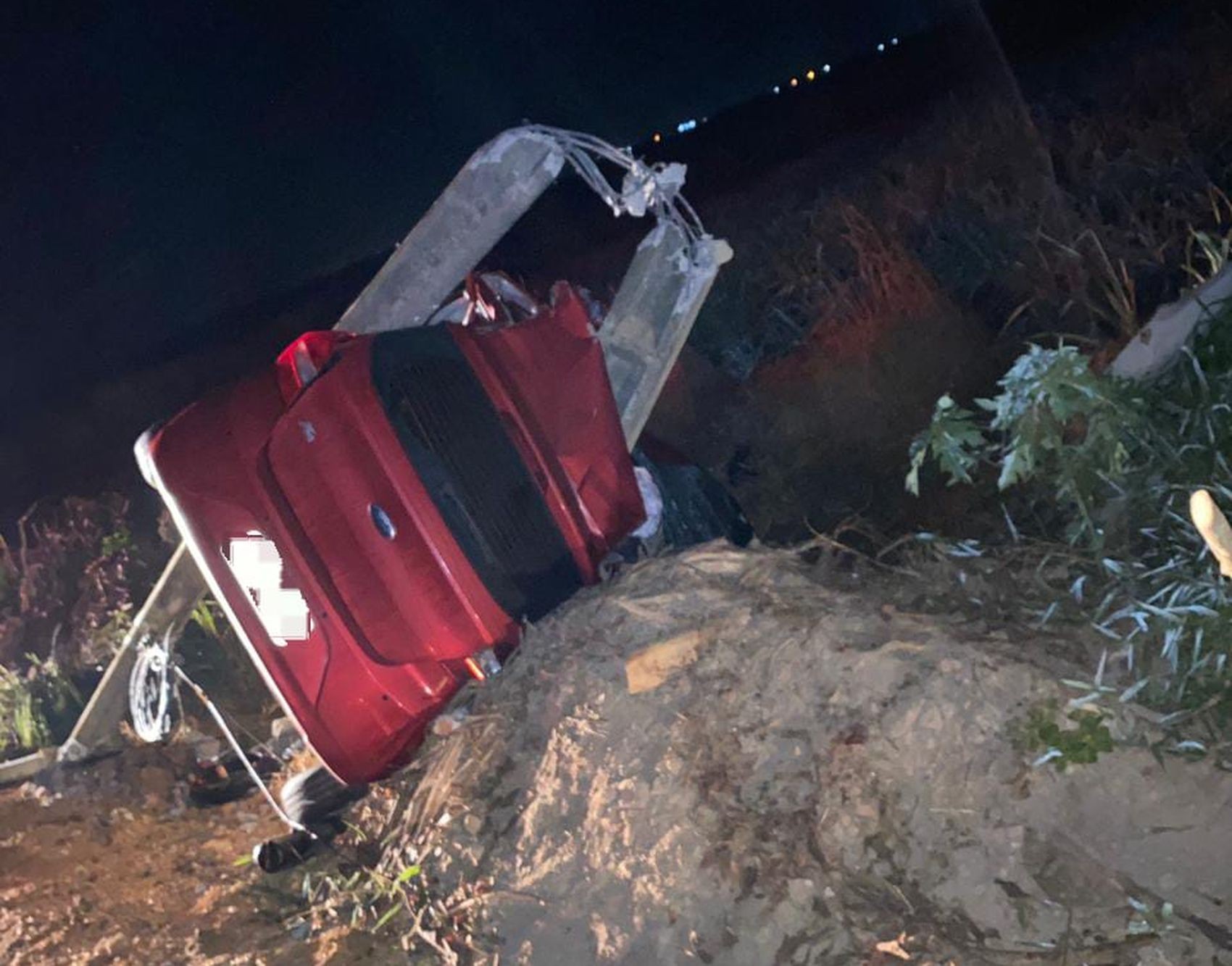 Condutor morre após carro bater contra poste em Nossa Senhora das Dores