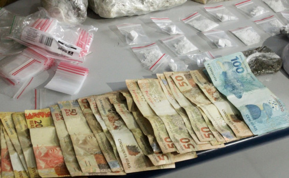 Além das drogas cerca de R$ 1 mil em espécie foi apreendido — Foto: Jodacy Filho/Governo do Tocantins