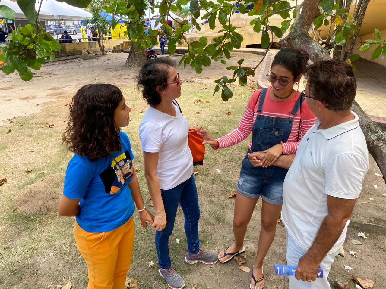 Pai, mãe e irmã acompanham candidata a local de prova do Enem: ‘meus maiores apoiadores’