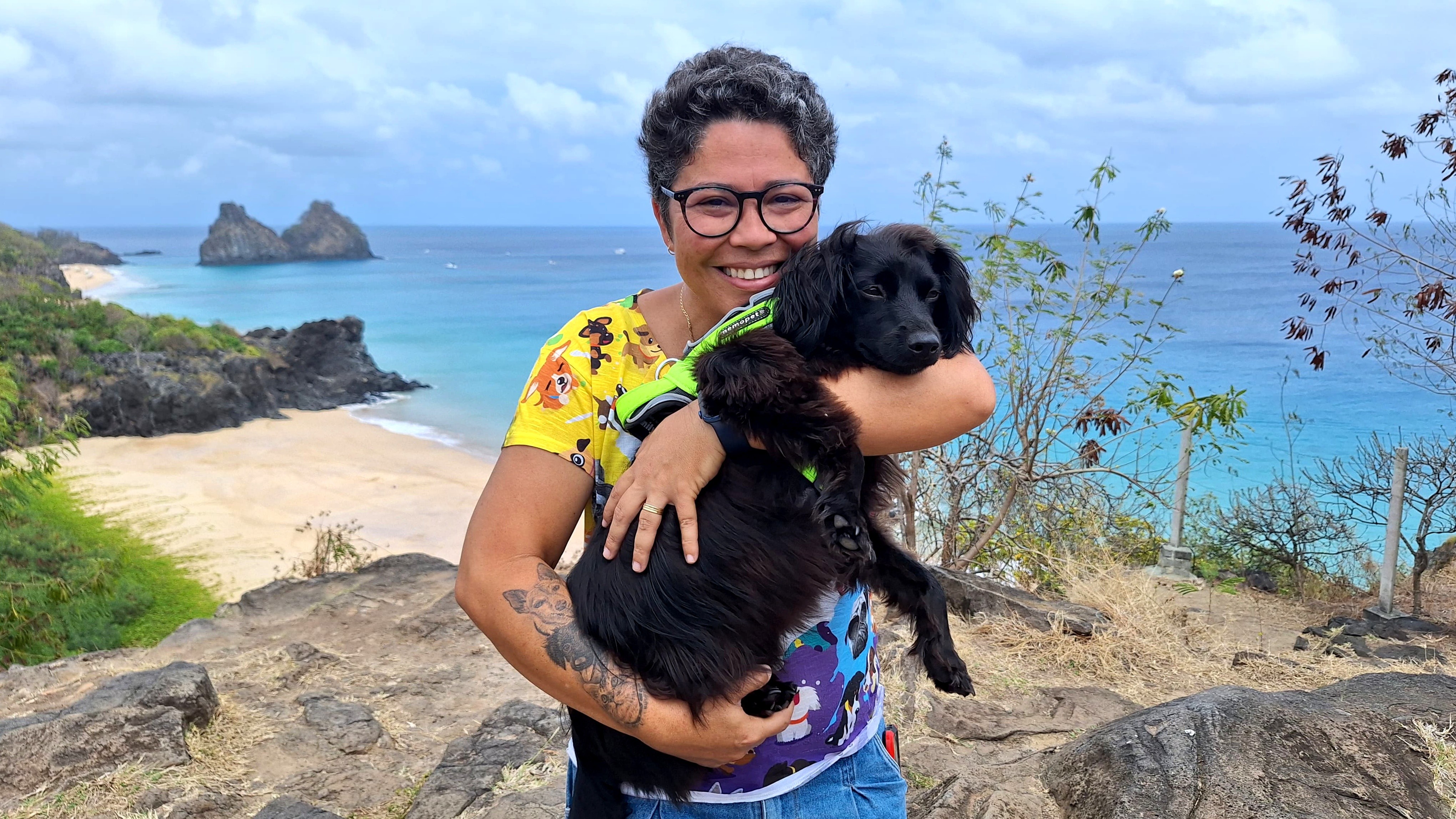 Projeto incentiva cuidados de saúde e adoção de animais de Fernando de Noronha