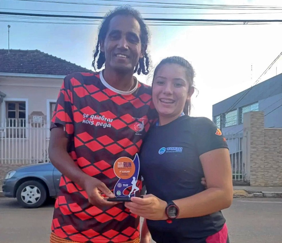 Alexandre Lino e Lorrayne Chagas, representantes do atletismo de Passos, MG — Foto: Reprodução / Redes sociais