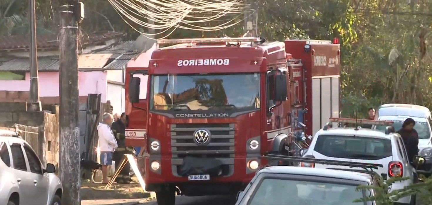 Homem morre em incêndio em casa, em Caraguatatuba