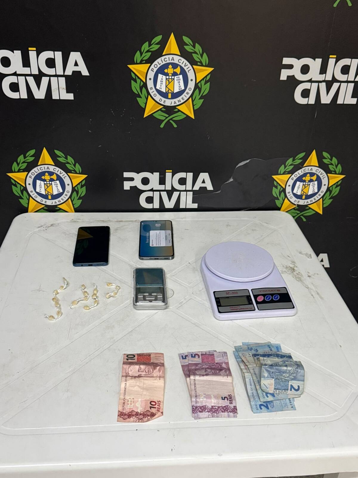 Jovem é preso por suspeita de tráfico de drogas em Barra Mansa