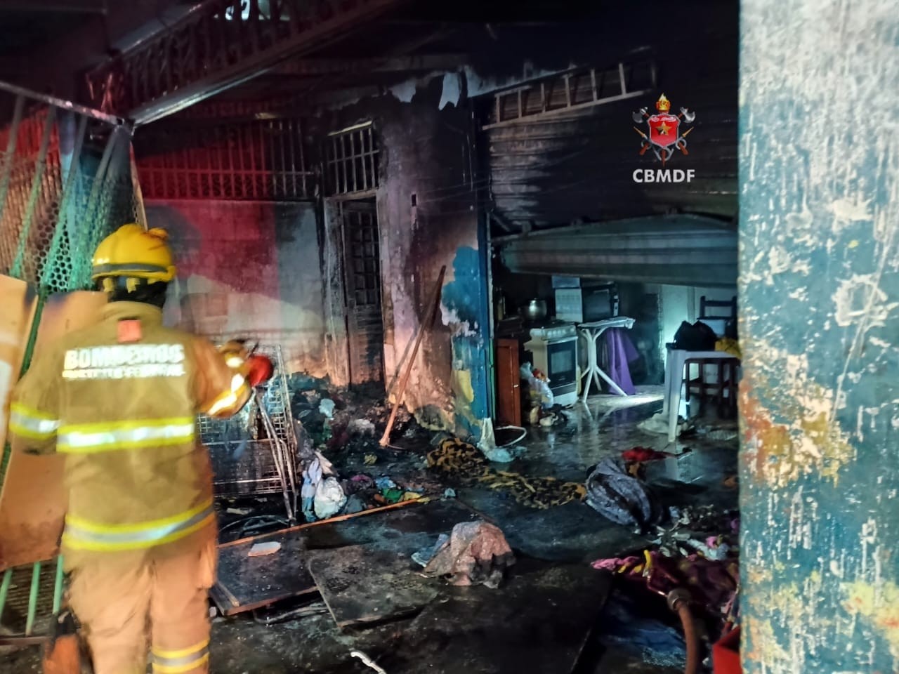 Homem é preso suspeito de incendiar casa com 2 crianças dentro no DF; uma está em estado grave na UTI