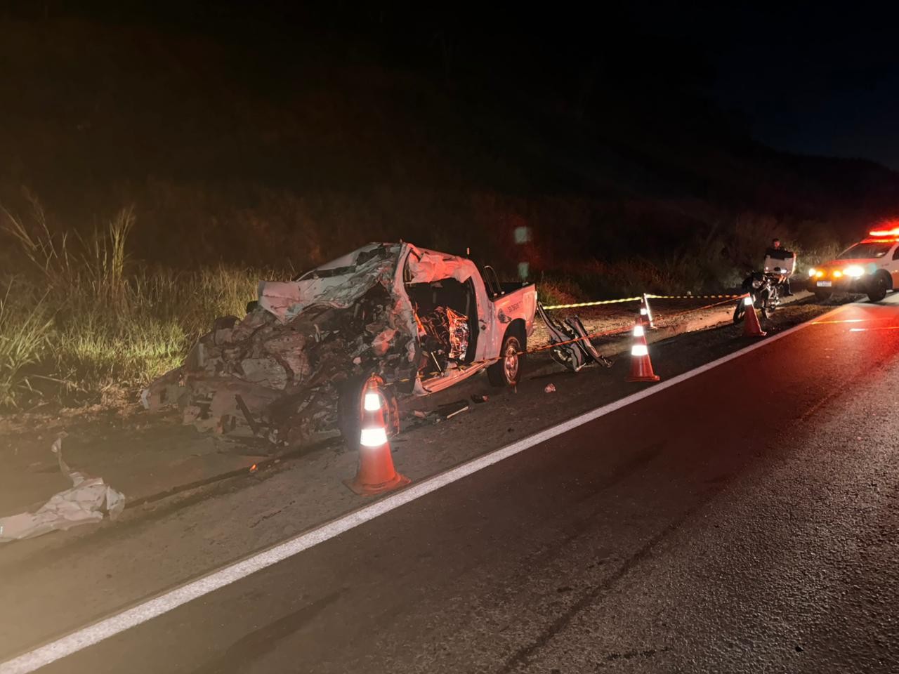 Homem morre após colisão entre caminhonete e caminhão na BR-381, em Santana do Paraíso