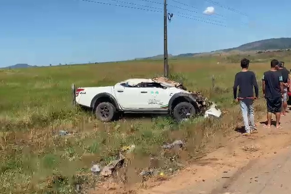 Caminhonete da Secretaria de Saúde ficou destruído e motorista morreu  — Foto: Reprodução 